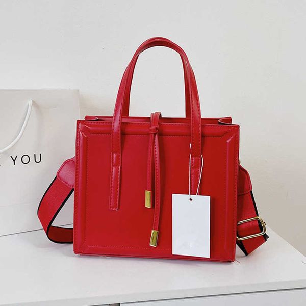 designer womens bag 2022 summer new fashion one shoulder crossbody bag handheld bags 
designer womens bag 2022 summer new fashion one shoulder crossbody bag handheld bags