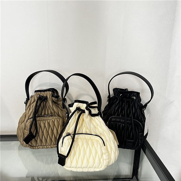 fashion lingge quilted bucket bag women hangbags nylon sacs padded crossbody for designer cotton space shoulder bag
fashion lingge quilted bucket bag women hangbags nylon sacs padded crossbody for designer cotton space shoulder bag