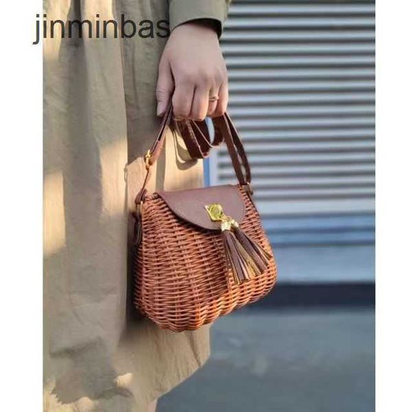 2023 design bag stores 70% wholesale and retail american cowhide small woven women's msenger hardware buckle decoration tassel hand str
2023 design bag stores 70% wholesale and retail american cowhide small woven women's msenger hardware buckle decoration tassel hand str
