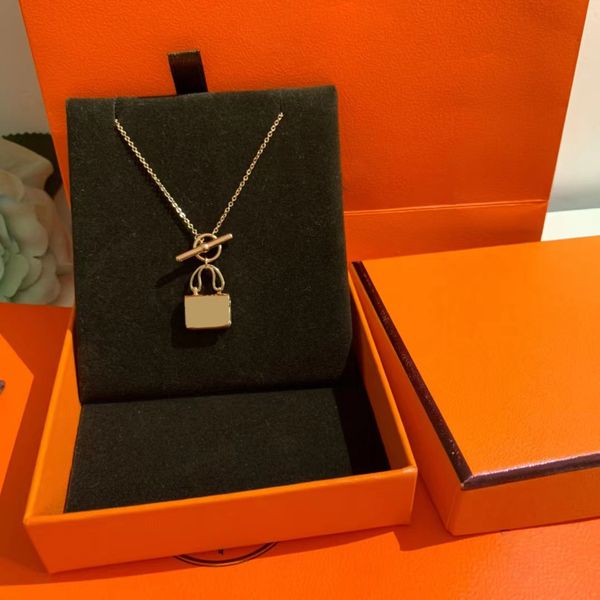 designers women necklace luxury womens sterling silver gold necklaces simple style fashion jewelry versatile temperament
designers women necklace luxury womens sterling silver gold necklaces simple style fashion jewelry versatile temperament