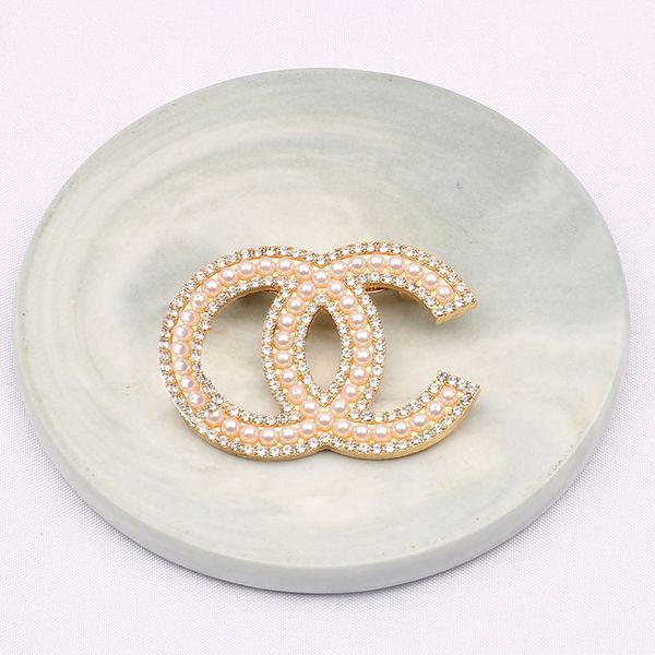 wholesale luxury brand designer letter pins channel brooches women 100style crystal pearl rhinestone cape buckle brooch suit pin wedding par, Gray
wholesale luxury brand designer letter pins channel brooches women 100style crystal pearl rhinestone cape buckle brooch suit pin wedding par, Gray