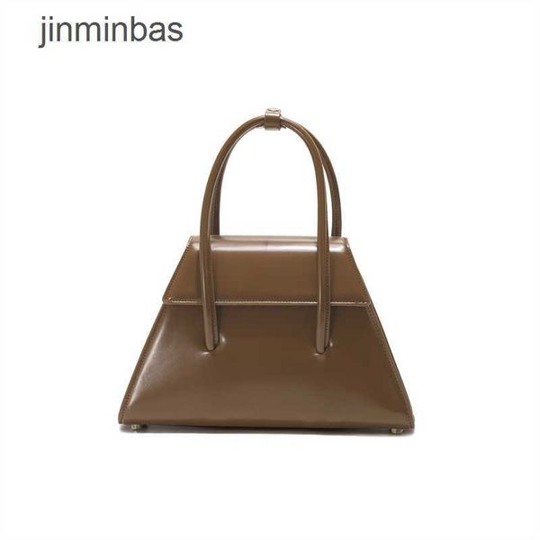 2023 design bag stores 70% wholesale and retail style new women's simple solid color handbag versatile trapezoidal briefcase one should
2023 design bag stores 70% wholesale and retail style new women's simple solid color handbag versatile trapezoidal briefcase one should