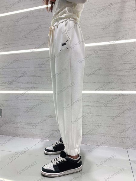 women pants contrast color lettering embroidery elastic waist bunched leg trousers add fleece and thicken loose casual trouser autumn winter, Black;white
women pants contrast color lettering embroidery elastic waist bunched leg trousers add fleece and thicken loose casual trouser autumn winter, Black;white