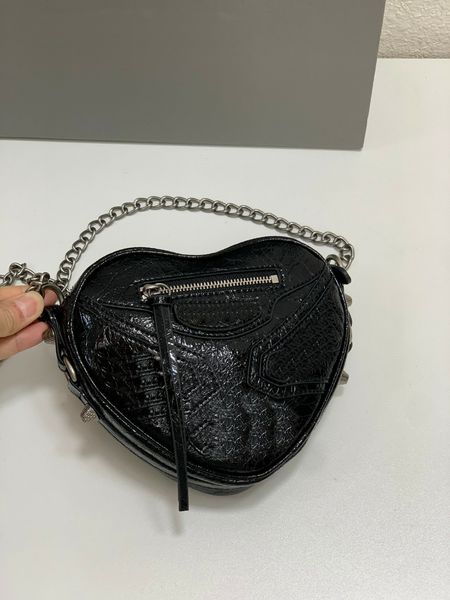 le cagole quality designer le cagole heart shaped shoulder bags bright calf leather motorcycle style cross body bags silver hardware rivet h
le cagole quality designer le cagole heart shaped shoulder bags bright calf leather motorcycle style cross body bags silver hardware rivet h