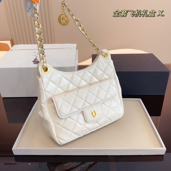 2022 chief designer classic retro trend large handheld shoulder bag experience different feminine charm as a fashion and owner
2022 chief designer classic retro trend large handheld shoulder bag experience different feminine charm as a fashion and owner