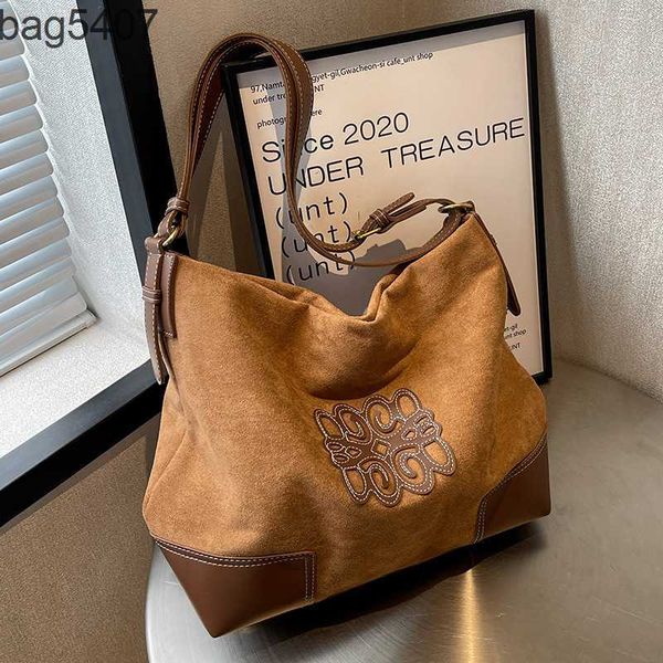 2023 design bag stores 70% wholesale and retail american deer tote women's new autumn winter texture large capacity one shoulder crossb
2023 design bag stores 70% wholesale and retail american deer tote women's new autumn winter texture large capacity one shoulder crossb