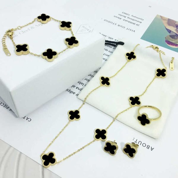 2021 korean dongmen new four leaf grass titanium steel bone chain women fashion personality necklace live, Silver
2021 korean dongmen new four leaf grass titanium steel bone chain women fashion personality necklace live, Silver