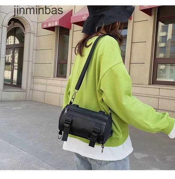 2023 new hand bag factory 80% wholesale and retail casual one shoulder cylinder men's fashion crossbody
2023 new hand bag factory 80% wholesale and retail casual one shoulder cylinder men's fashion crossbody