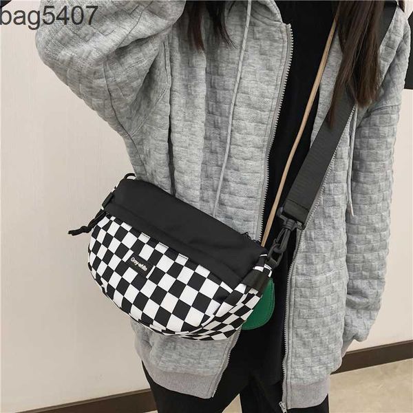 2023 new hand bag factory 80% wholesale and retail street fashion couple small bag male personality student female single shoulder
2023 new hand bag factory 80% wholesale and retail street fashion couple small bag male personality student female single shoulder