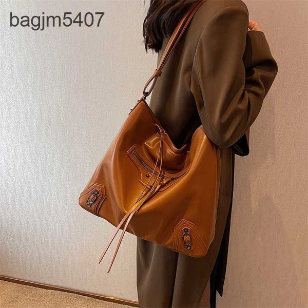 2023 design bag stores 70% wholesale and retail american tote women new texture large capacity temperament one shoulder
2023 design bag stores 70% wholesale and retail american tote women new texture large capacity temperament one shoulder
