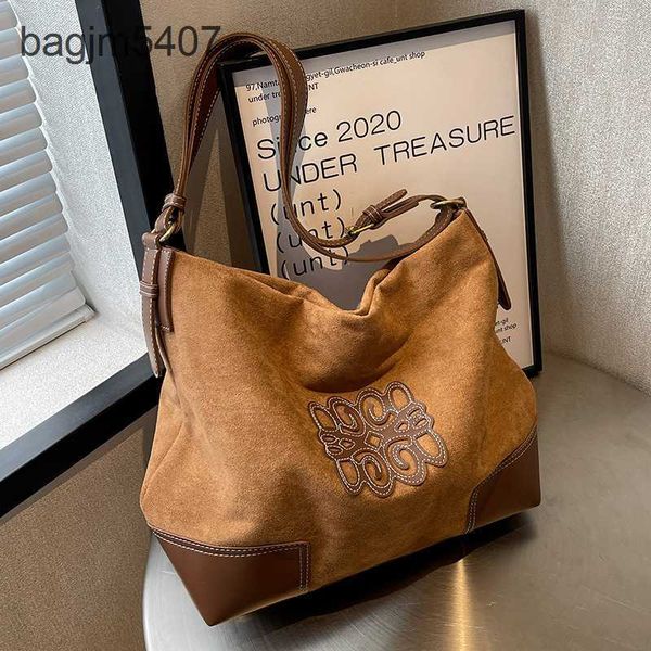 2023 design bag stores 70% wholesale and retail american deer tote women's new autumn winter texture large capacity one shoulder middle
2023 design bag stores 70% wholesale and retail american deer tote women's new autumn winter texture large capacity one shoulder middle