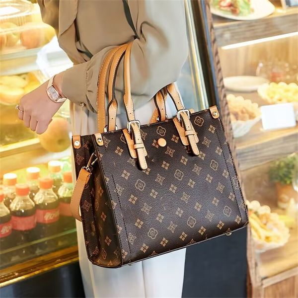 women shoulder bags black white flowers totes bag modern classic handbag temperament shopping tote luxury wallets 2 colors 2023
women shoulder bags black white flowers totes bag modern classic handbag temperament shopping tote luxury wallets 2 colors 2023