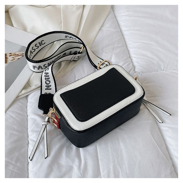 23ss gril messenger bags sport women's cross body metal button printed handbag grils shoulder bag camera bag fashion small alphabet
23ss gril messenger bags sport women's cross body metal button printed handbag grils shoulder bag camera bag fashion small alphabet