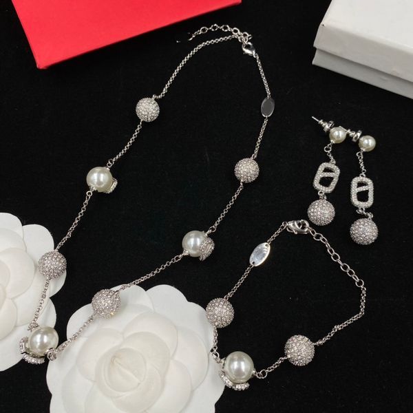 luxurious pearl necklace silver ball full of diamonds bracelet v letter gold balls pendant earring lady jewelry sets women wedding birthday, Black
luxurious pearl necklace silver ball full of diamonds bracelet v letter gold balls pendant earring lady jewelry sets women wedding birthday, Black