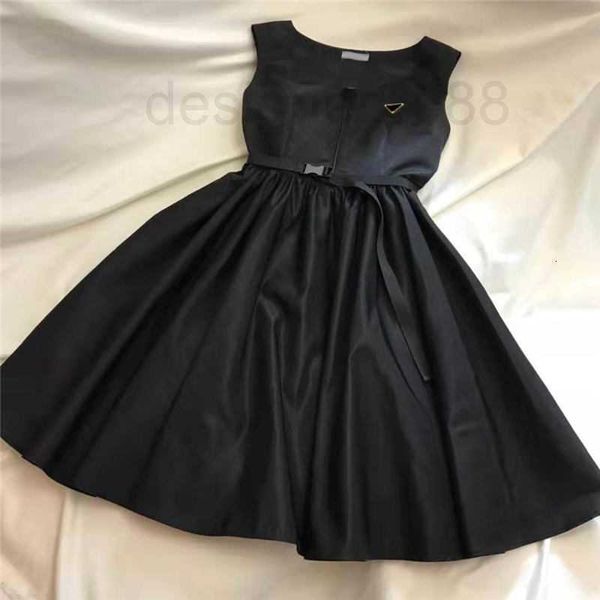casual dresses designer women dress sleeveless denim shirt for spring summer outwear style with budge letter lady slim belt pleated skirt bu, Black;gray
casual dresses designer women dress sleeveless denim shirt for spring summer outwear style with budge letter lady slim belt pleated skirt bu, Black;gray