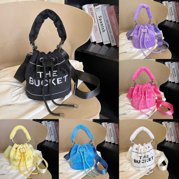 wholesale winter designer new plush bucket bag women fashion letter handbag fashion one shoulder messager crossbody bag, Red;black
wholesale winter designer new plush bucket bag women fashion letter handbag fashion one shoulder messager crossbody bag, Red;black