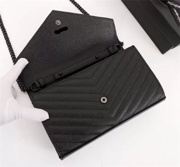 single shoulder bag and thick chain leather suitable for any occasion caviar will be toothpick grain, Black;red
single shoulder bag and thick chain leather suitable for any occasion caviar will be toothpick grain, Black;red