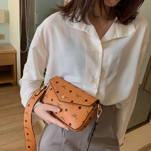 2023 r handbag shoulder bag leather fashion women's messenger bag retro luxury new style
2023 r handbag shoulder bag leather fashion women's messenger bag retro luxury new style