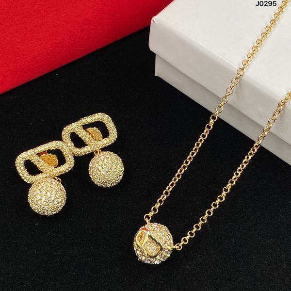 simple classic lady copper necklace gold full diamond ball pendant v letter pendant jewelry sets women wedding birthday party lovers gifts v, Black
simple classic lady copper necklace gold full diamond ball pendant v letter pendant jewelry sets women wedding birthday party lovers gifts v, Black