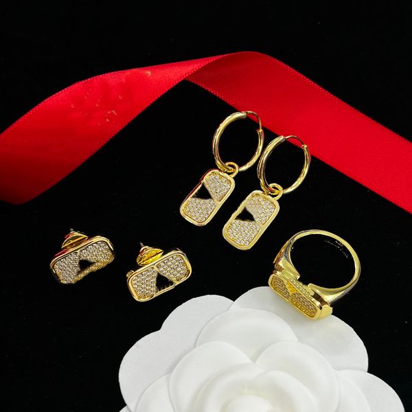 3pcs/lot earring ring ear studs lady copper necklace bracelet carving v letter jewelry sets women wedding birthday party lovers gifts vlts4, Black
3pcs/lot earring ring ear studs lady copper necklace bracelet carving v letter jewelry sets women wedding birthday party lovers gifts vlts4, Black