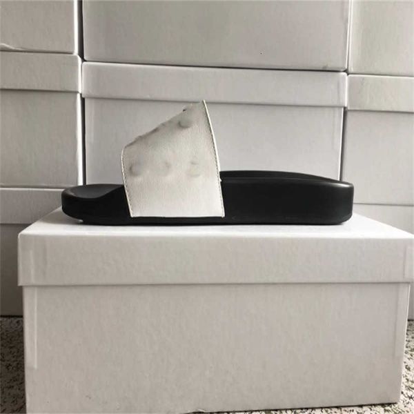 luxury designer slide slippers summer sandals men beach indoor flat flip flops leather lady women fashion classic shoes ladies size 35-453rv, Black
luxury designer slide slippers summer sandals men beach indoor flat flip flops leather lady women fashion classic shoes ladies size 35-453rv, Black