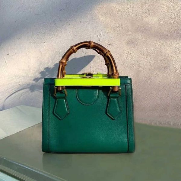 2022 bamboo handle square small tote bag luxury designer bag wholesale genuine leather vintage woman handbag
2022 bamboo handle square small tote bag luxury designer bag wholesale genuine leather vintage woman handbag