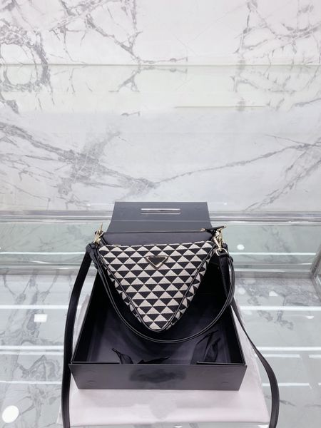 canvas brand luxury bag women triangle bags designer bag fashion crossbody shoulder handbag two-tone patchwork zipper purse wallet
canvas brand luxury bag women triangle bags designer bag fashion crossbody shoulder handbag two-tone patchwork zipper purse wallet