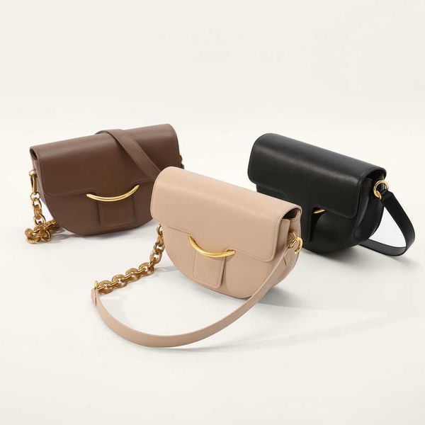 2022 guangzhou factory luxury lady pu shoulder designer bags women famous brands female saddle box bag
2022 guangzhou factory luxury lady pu shoulder designer bags women famous brands female saddle box bag