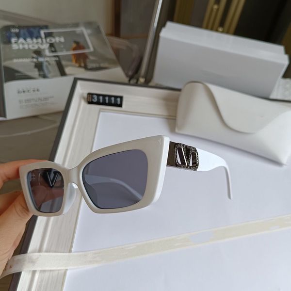 2022 v men women designer sunglasses g fashion classic eyeglasses goggle outdoor beach sun glasses for man woman 4 color optional box, White;black
2022 v men women designer sunglasses g fashion classic eyeglasses goggle outdoor beach sun glasses for man woman 4 color optional box, White;black