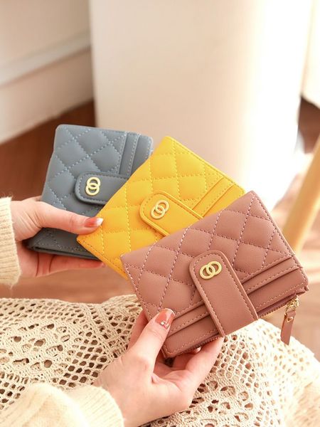 fashion purse woman's new small fragrance simple short thin multi - card folded buckle purse, Red;black
fashion purse woman's new small fragrance simple short thin multi - card folded buckle purse, Red;black