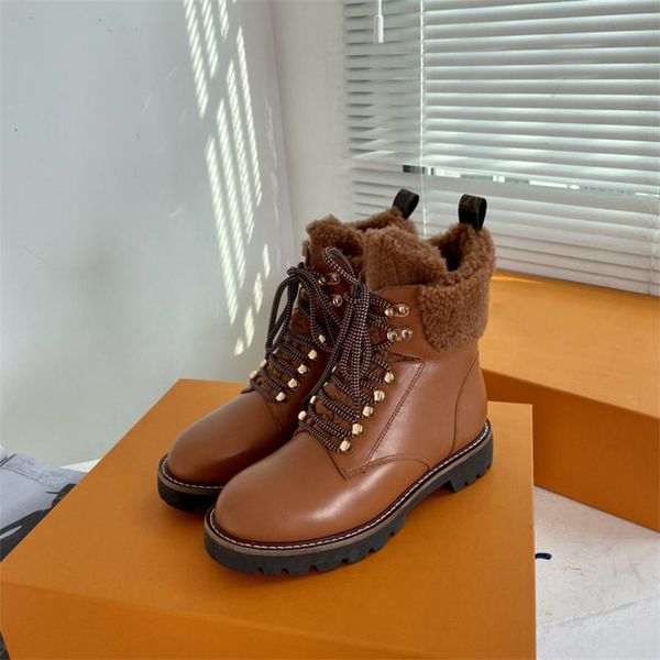 luxury designer 23fw territory flat ranger boots calf leather and shearling treaded rubber outsole chunky winter martin boot sneakers with o, Black
luxury designer 23fw territory flat ranger boots calf leather and shearling treaded rubber outsole chunky winter martin boot sneakers with o, Black