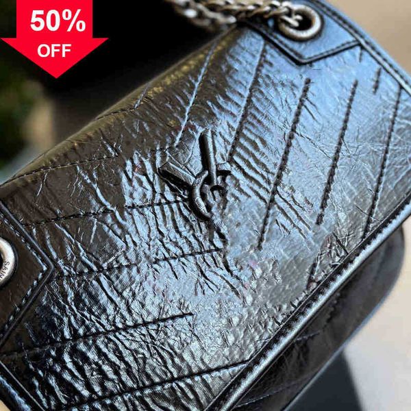 designers bags 2023 net popular oil wax tire leather crackle one shoulder diagonal chain european classic postman tote bag factory promotion
designers bags 2023 net popular oil wax tire leather crackle one shoulder diagonal chain european classic postman tote bag factory promotion