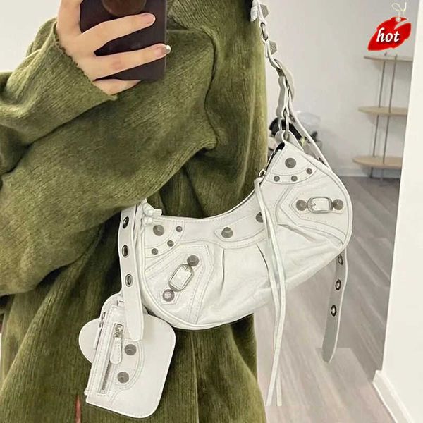 designer luxury womens bag balencigas handbag b-shaped paris single shoulder messenger fashion square gift shoulder oblique span versatile h
designer luxury womens bag balencigas handbag b-shaped paris single shoulder messenger fashion square gift shoulder oblique span versatile h