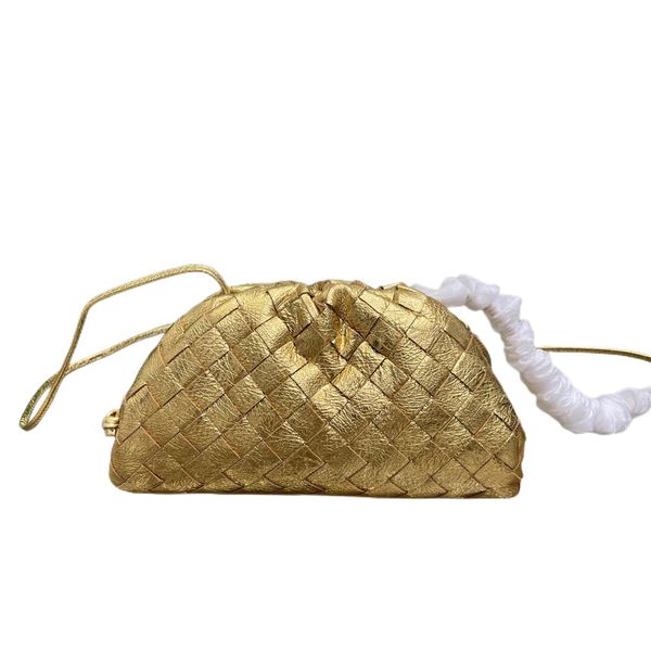 the upper body of the new version is extremely enchantingfashionable and stylishelegantsimplelazy and intellectual cloud bag
the upper body of the new version is extremely enchantingfashionable and stylishelegantsimplelazy and intellectual cloud bag