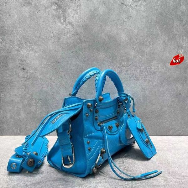 designer luxury womens bag balencigas handbag b-shaped paris single shoulder messenger fashion square gift shoulder oblique span versatile h
designer luxury womens bag balencigas handbag b-shaped paris single shoulder messenger fashion square gift shoulder oblique span versatile h