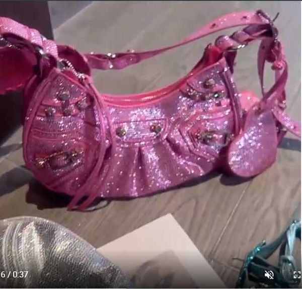 newly fashion studded rivet biker shoulder bags designer luxury silver diamond purse and bag for women
newly fashion studded rivet biker shoulder bags designer luxury silver diamond purse and bag for women