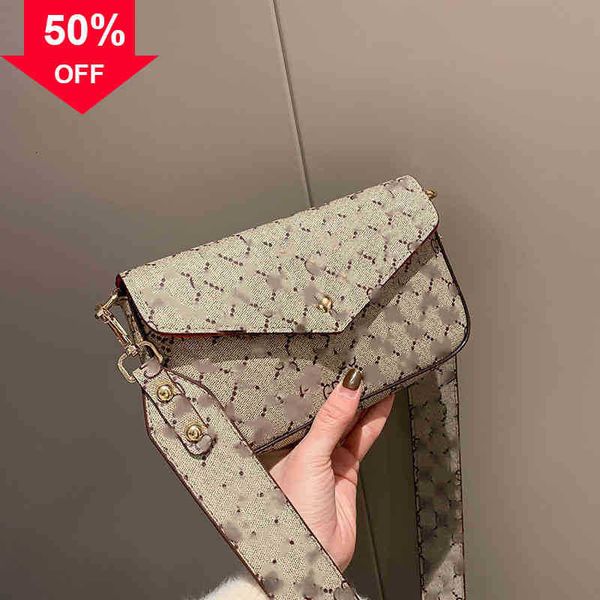 factory direct sale 2023 summer new female european and american big brand old flower three piece set chain single shoulder msenger printed
factory direct sale 2023 summer new female european and american big brand old flower three piece set chain single shoulder msenger printed