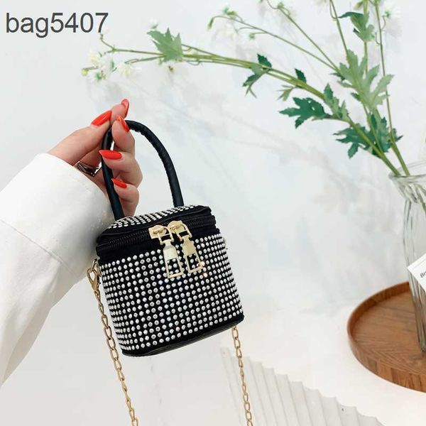 2023 fashion diamond bag 80% discount wholesale and retail water women new handheld bucket chain color contrast small crossbody
2023 fashion diamond bag 80% discount wholesale and retail water women new handheld bucket chain color contrast small crossbody