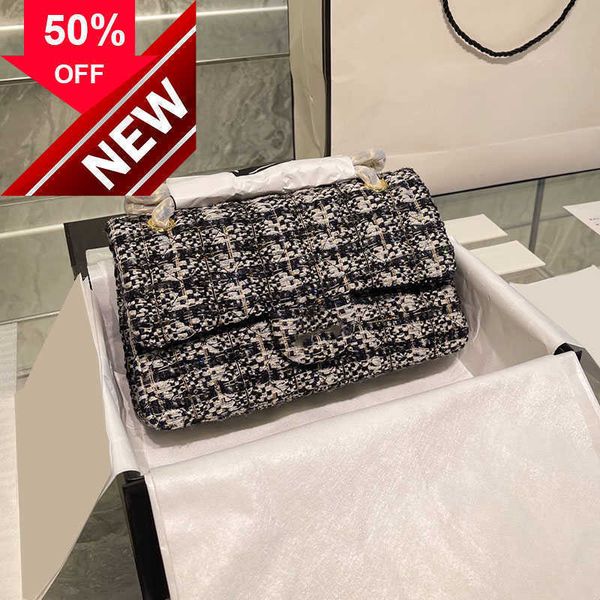 women's brand designers shoulder bags 2023 stylish linen quilted messenger gold chain diagonal factory direct sale
women's brand designers shoulder bags 2023 stylish linen quilted messenger gold chain diagonal factory direct sale