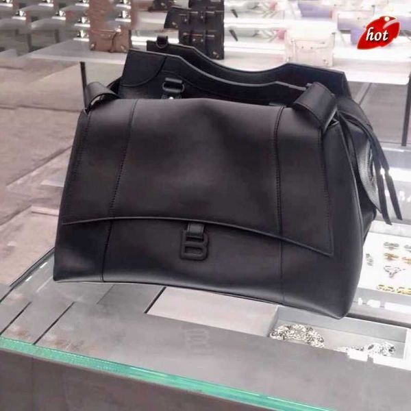 designer luxury womens bag balencigas handbag b-shaped paris single shoulder messenger fashion square gift shoulder oblique span versatile h
designer luxury womens bag balencigas handbag b-shaped paris single shoulder messenger fashion square gift shoulder oblique span versatile h