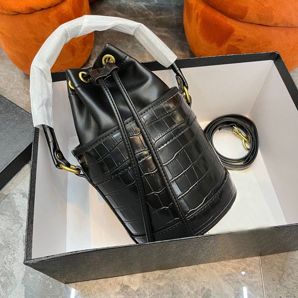 5a designer bag fashion classic black alligator drawstring style bucket handbag fine workmanship womens single shoulder tote
5a designer bag fashion classic black alligator drawstring style bucket handbag fine workmanship womens single shoulder tote