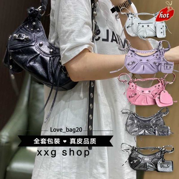 designer luxury womens bag balencigas handbag b-shaped paris single shoulder messenger fashion square gift shoulder oblique span versatile h
designer luxury womens bag balencigas handbag b-shaped paris single shoulder messenger fashion square gift shoulder oblique span versatile h