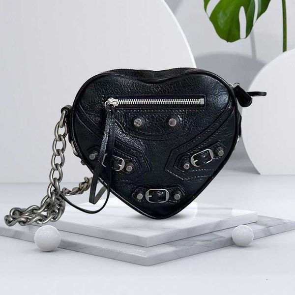 2023 spring heart mini chain bag sweet cool fashion love shaped motorcycle womenleather oblique span rivet
2023 spring heart mini chain bag sweet cool fashion love shaped motorcycle womenleather oblique span rivet