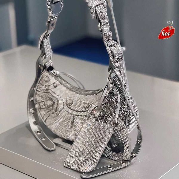 designer luxury womens bag balencigas handbag b-shaped paris single shoulder messenger fashion square gift shoulder oblique span versatile h
designer luxury womens bag balencigas handbag b-shaped paris single shoulder messenger fashion square gift shoulder oblique span versatile h