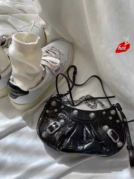 designer luxury womens bag balencigas handbag b-shaped paris single shoulder messenger fashion square gift shoulder oblique span versatile h
designer luxury womens bag balencigas handbag b-shaped paris single shoulder messenger fashion square gift shoulder oblique span versatile h