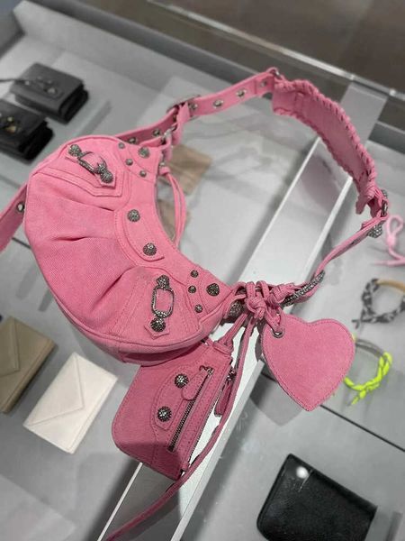 2022 fashion casual denim studded rivet biker sling bags designer luxury pink purse shoulder bag for women
2022 fashion casual denim studded rivet biker sling bags designer luxury pink purse shoulder bag for women