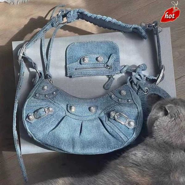 designer luxury womens bag balencigas handbag b-shaped paris single shoulder messenger fashion square gift shoulder oblique span versatile h
designer luxury womens bag balencigas handbag b-shaped paris single shoulder messenger fashion square gift shoulder oblique span versatile h