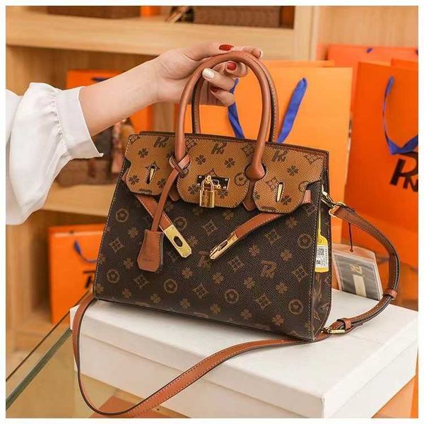 designer new lady set bags outdoor pu leather women's shoulder bag waterproof large capacity handbag
designer new lady set bags outdoor pu leather women's shoulder bag waterproof large capacity handbag