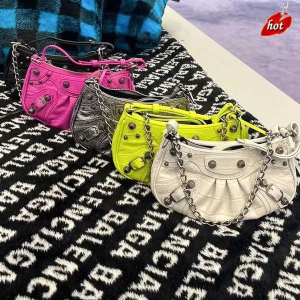designer luxury womens bag balencigas handbag b-shaped paris single shoulder messenger fashion square gift shoulder oblique span versatile h
designer luxury womens bag balencigas handbag b-shaped paris single shoulder messenger fashion square gift shoulder oblique span versatile h