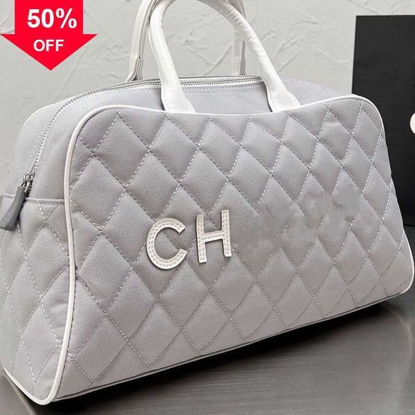 brand designer brands fashion texture ringer leisure sports bag portable handheld vintage embroidery style travel sold factory direct sale
brand designer brands fashion texture ringer leisure sports bag portable handheld vintage embroidery style travel sold factory direct sale